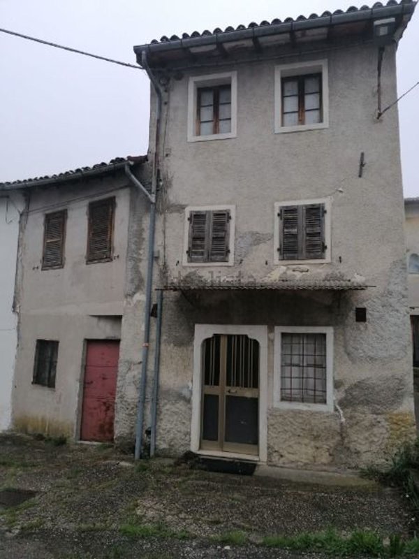 appartamento in vendita a Vestenanova in zona Bolca