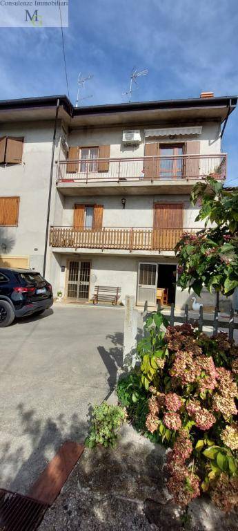 appartamento in vendita a Vestenanova in zona Bolca