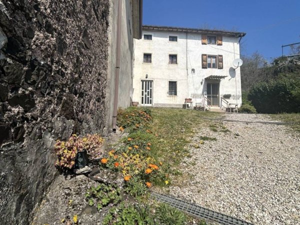 casa indipendente in vendita a Vestenanova in zona Vestenavecchia