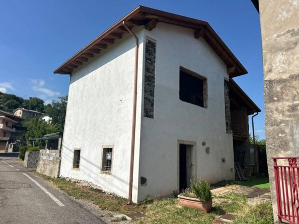 casa indipendente in vendita a Vestenanova in zona Vestenavecchia