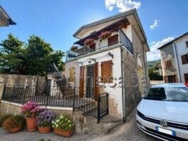 casa indipendente in vendita a Vestenanova in zona Castelvero