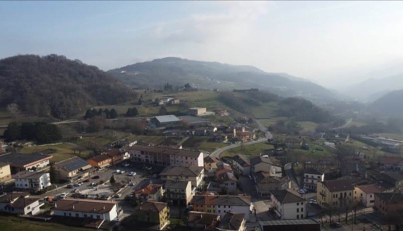 casa indipendente in vendita a Vestenanova in zona Bolca