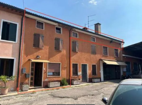 casa indipendente in vendita a Vestenanova in zona Bolca