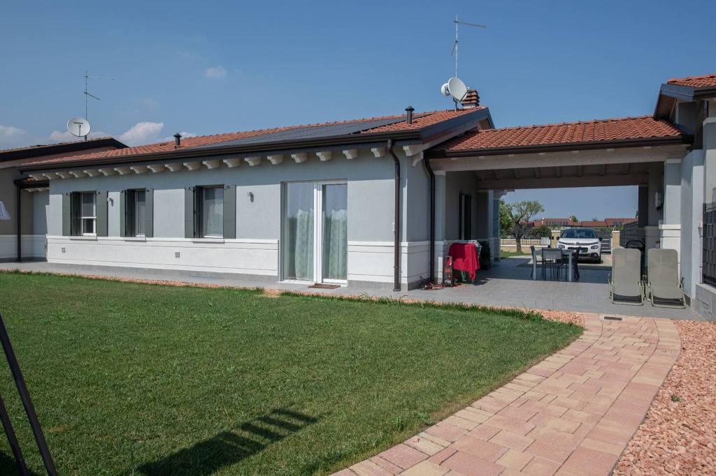 casa indipendente in vendita a Vigasio in zona Forette