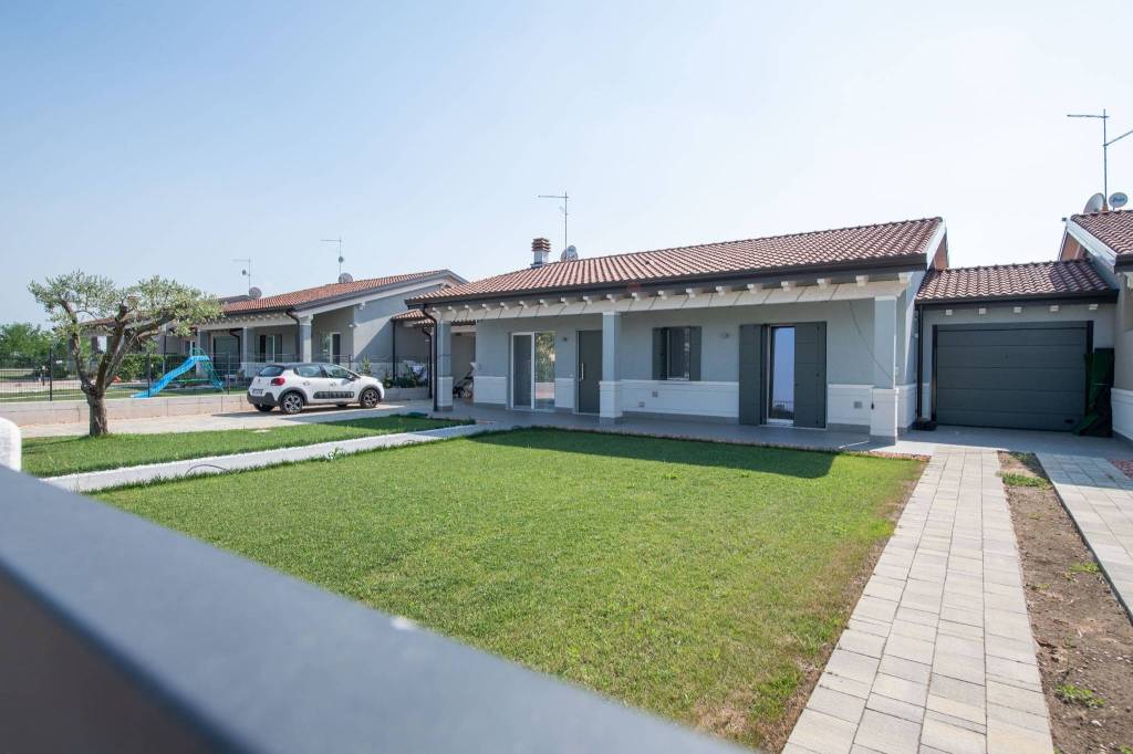 casa indipendente in vendita a Vigasio in zona Forette