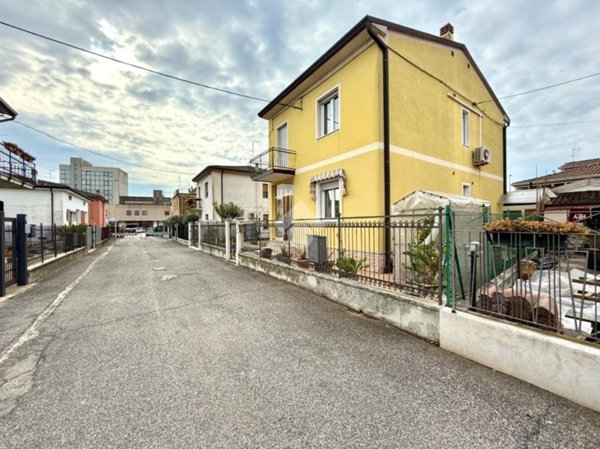 casa indipendente in vendita a Vigasio