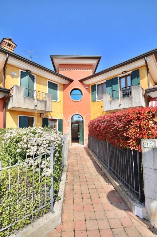 appartamento in vendita a Vigasio in zona Isolalta