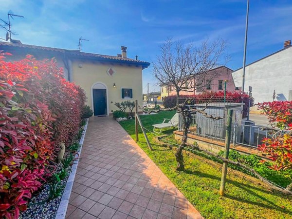 casa indipendente in vendita a Vigasio in zona Forette