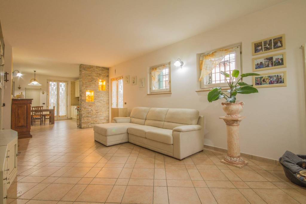 casa indipendente in vendita a Vigasio in zona Forette