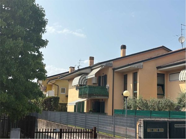 appartamento in vendita a Vigasio in zona Forette