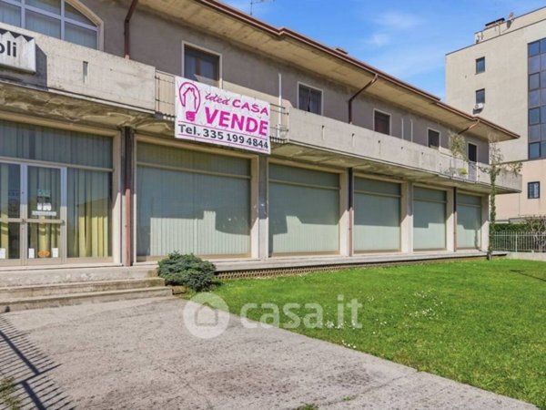 negozio in vendita a Vigasio in zona Isolalta