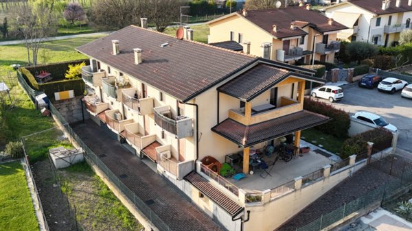 appartamento in vendita a Vigasio in zona Forette