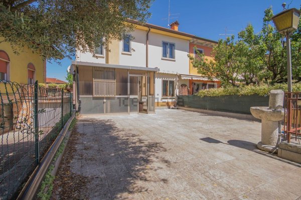 casa indipendente in vendita a Vigasio in zona Isolalta