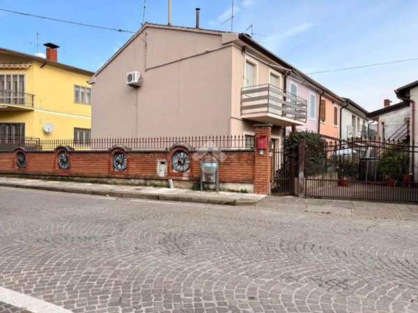 casa indipendente in vendita a Vigasio in zona Forette