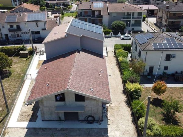 casa indipendente in vendita a Vigasio in zona Isolalta