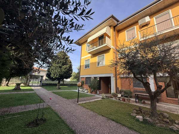 casa indipendente in vendita a Vigasio