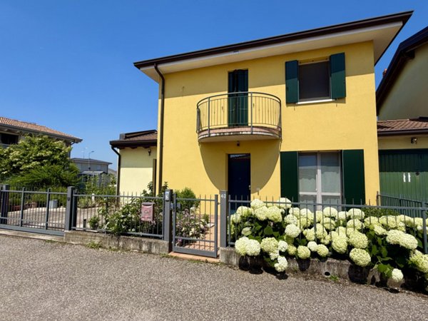 casa indipendente in vendita a Villa Bartolomea