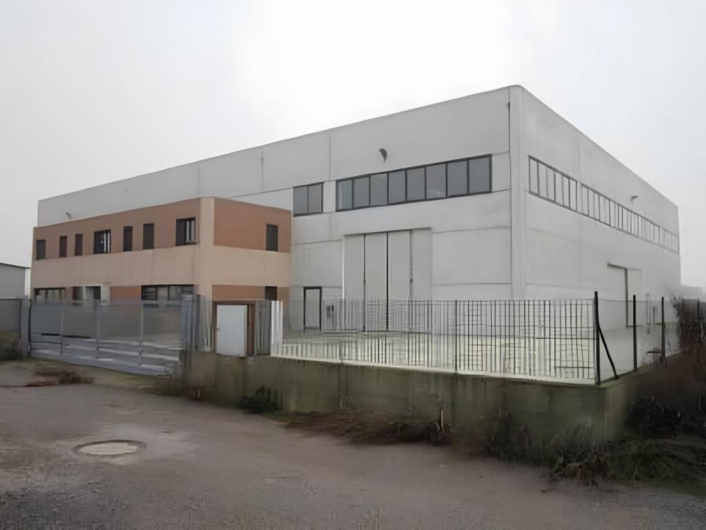 locale commerciale in vendita a Villa Bartolomea