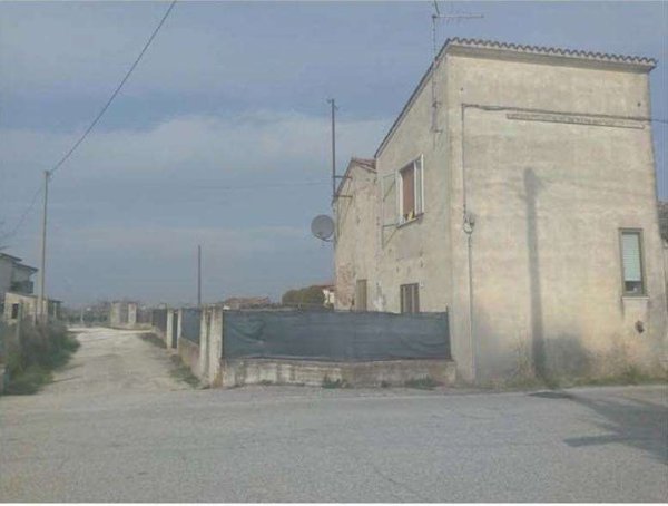 casa semindipendente in vendita a Villa Bartolomea in zona Carpi