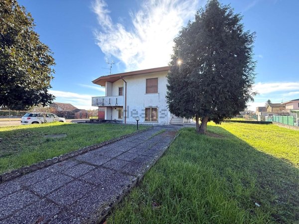 casa indipendente in vendita a Villa Bartolomea in zona Spinimbecco