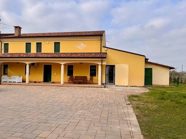 casa indipendente in vendita a Villa Bartolomea in zona Spinimbecco