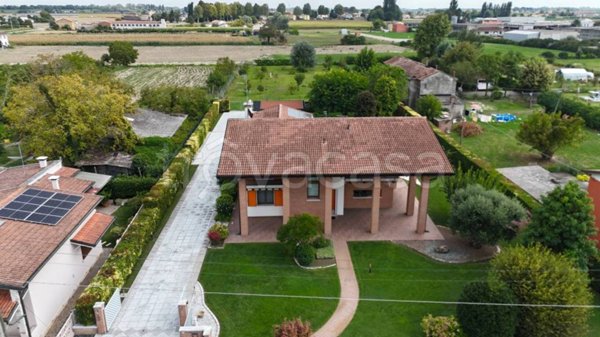 casa indipendente in vendita a Villa Bartolomea in zona Spinimbecco