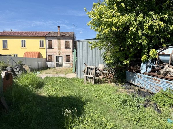 casa indipendente in vendita a Villa Bartolomea in zona Spinimbecco