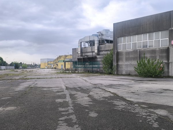 capannone in vendita a Villa Bartolomea in zona Spinimbecco