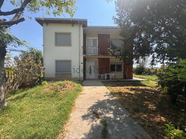 casa indipendente in vendita a Villa Bartolomea in zona Spinimbecco