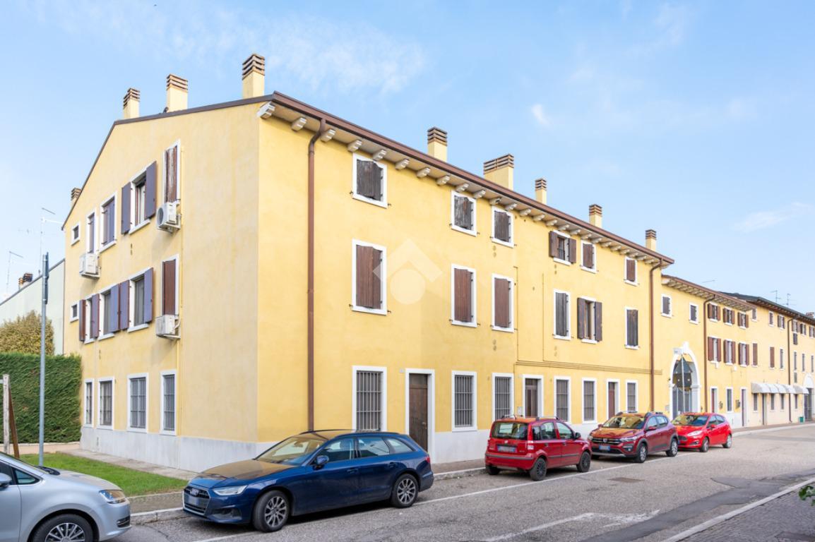 appartamento in vendita a Villafranca di Verona in zona Caluri