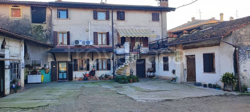 terreno edificabile in vendita a Villafranca di Verona in zona Quaderni