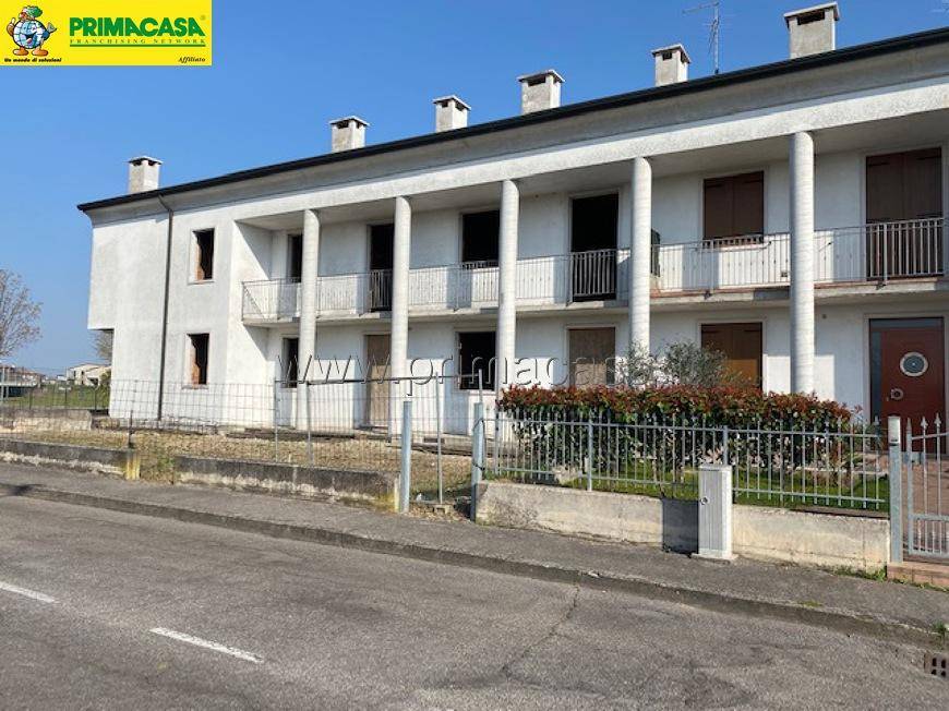 casa indipendente in vendita a Villafranca di Verona