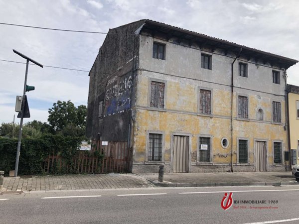 casa indipendente in vendita a Villafranca di Verona in zona Pizzoletta