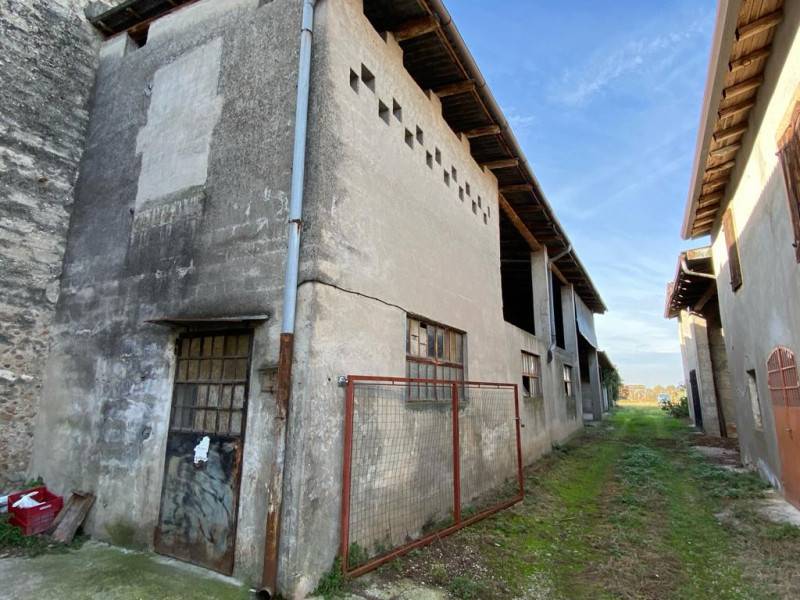 terreno edificabile in vendita a Villafranca di Verona in zona Quaderni