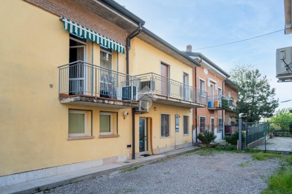 appartamento in vendita a Villafranca di Verona in zona Pizzoletta