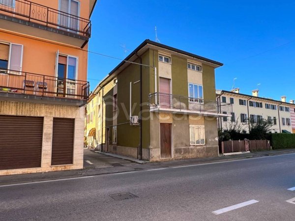 casa indipendente in vendita a Villafranca di Verona in zona Quaderni