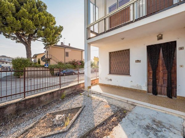 casa indipendente in vendita a Villafranca di Verona