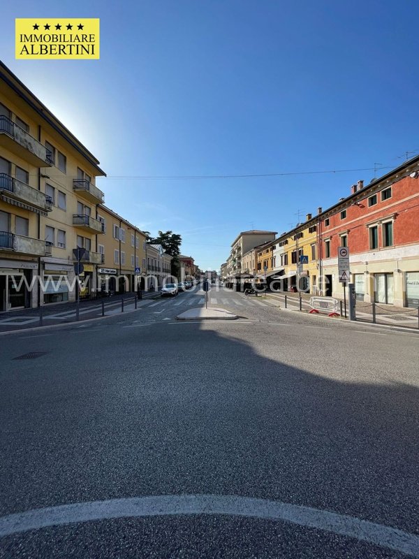 negozio in vendita a Villafranca di Verona