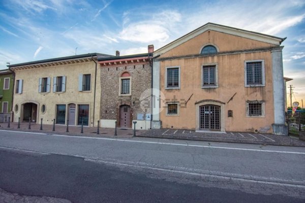appartamento in vendita a Villafranca di Verona in zona Rosegaferro