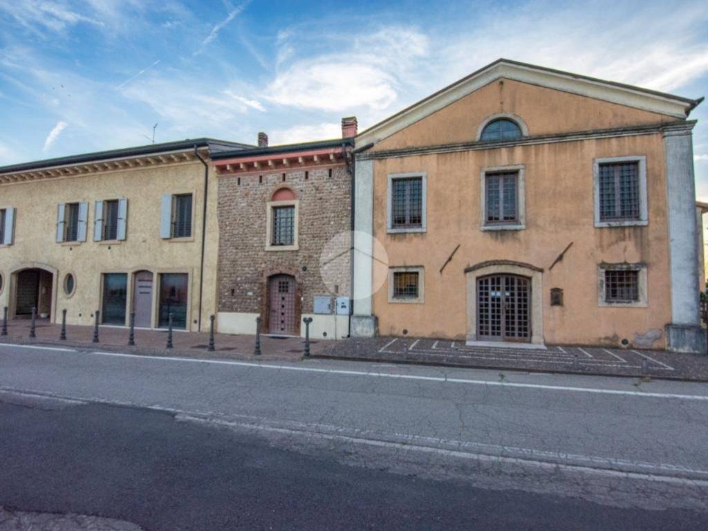 appartamento in vendita a Villafranca di Verona in zona Rosegaferro