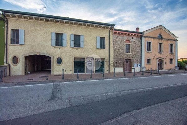 appartamento in vendita a Villafranca di Verona in zona Rosegaferro