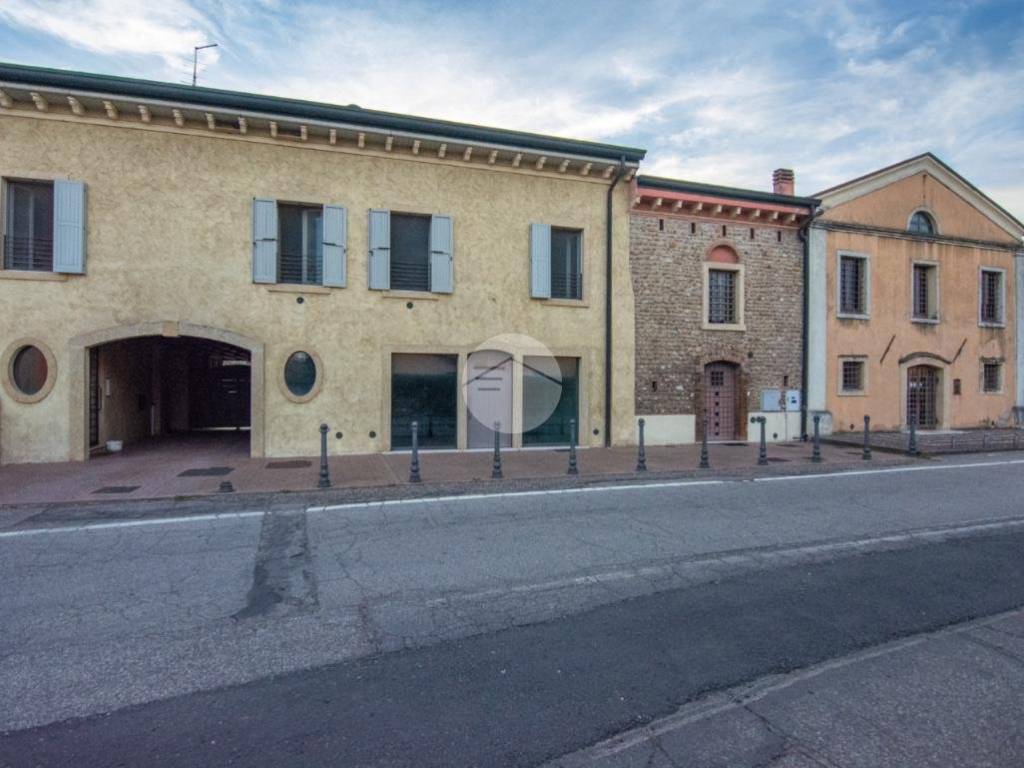 appartamento in vendita a Villafranca di Verona in zona Rosegaferro