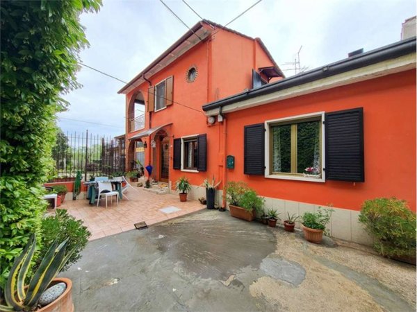 casa indipendente in vendita a Villafranca di Verona
