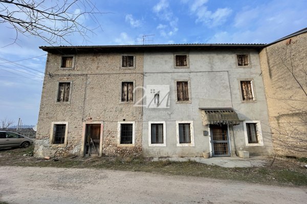casa indipendente in vendita a Villafranca di Verona