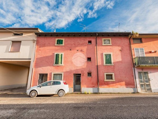 appartamento in vendita a Villafranca di Verona in zona Rosegaferro