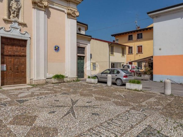 appartamento in vendita a Villafranca di Verona in zona Rosegaferro