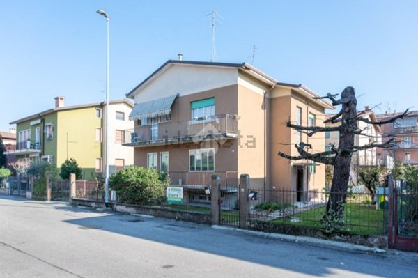 casa indipendente in vendita a Villafranca di Verona