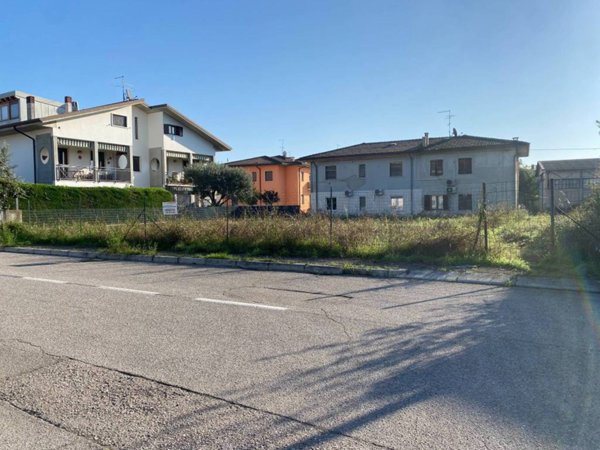 casa indipendente in vendita a Villafranca di Verona