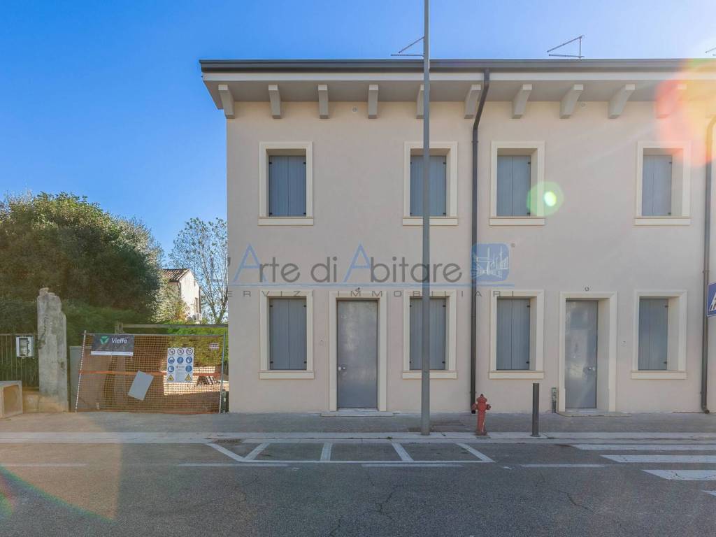 casa indipendente in vendita a Villafranca di Verona