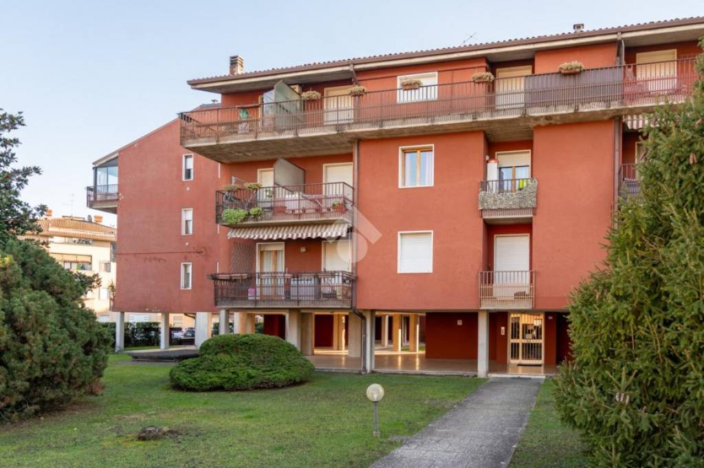 appartamento in vendita a Villafranca di Verona in zona Dossobuono
